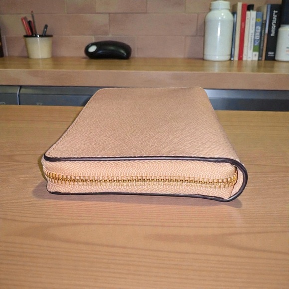 Coach Short Zip Around Wallet Carnation Pink Leather EUC - Picture 8 of 10